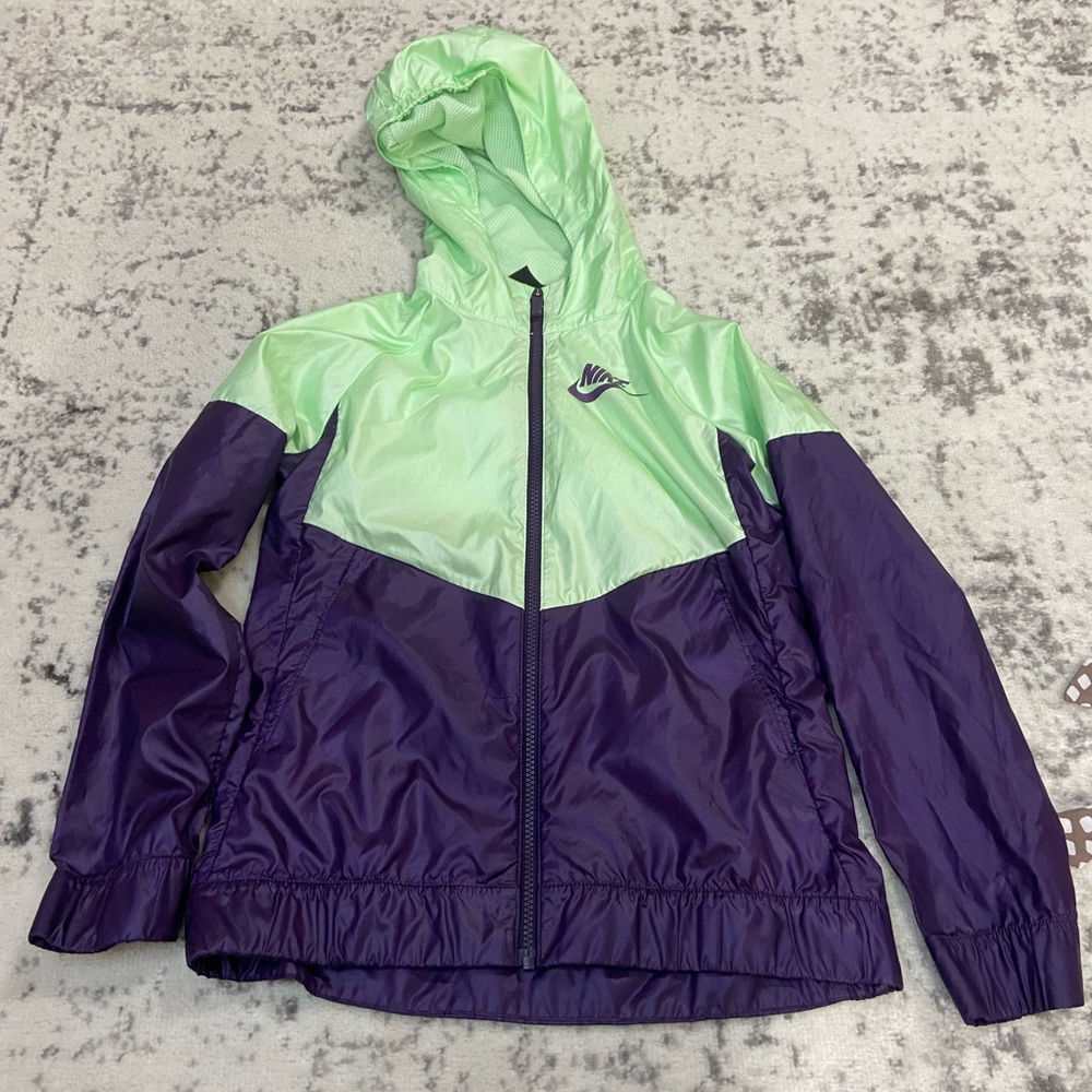 Nike Kid’s Large Windrunner